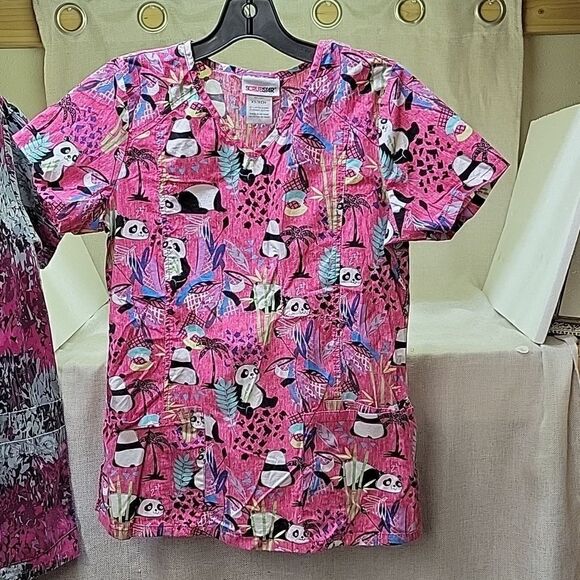 Bundle of 4 scrubs: 3 tops,1 pant,: Peaches, Landau and Scrubstar brands size XS - Picture 2 of 14